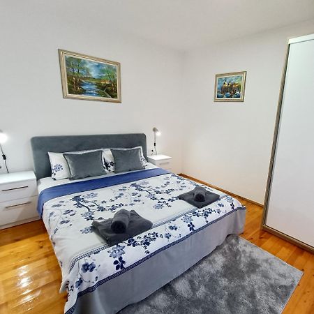 Entire House Floor - 2-Bedroom Cozy & Peaceful Apartment Podgoriţa Exterior foto
