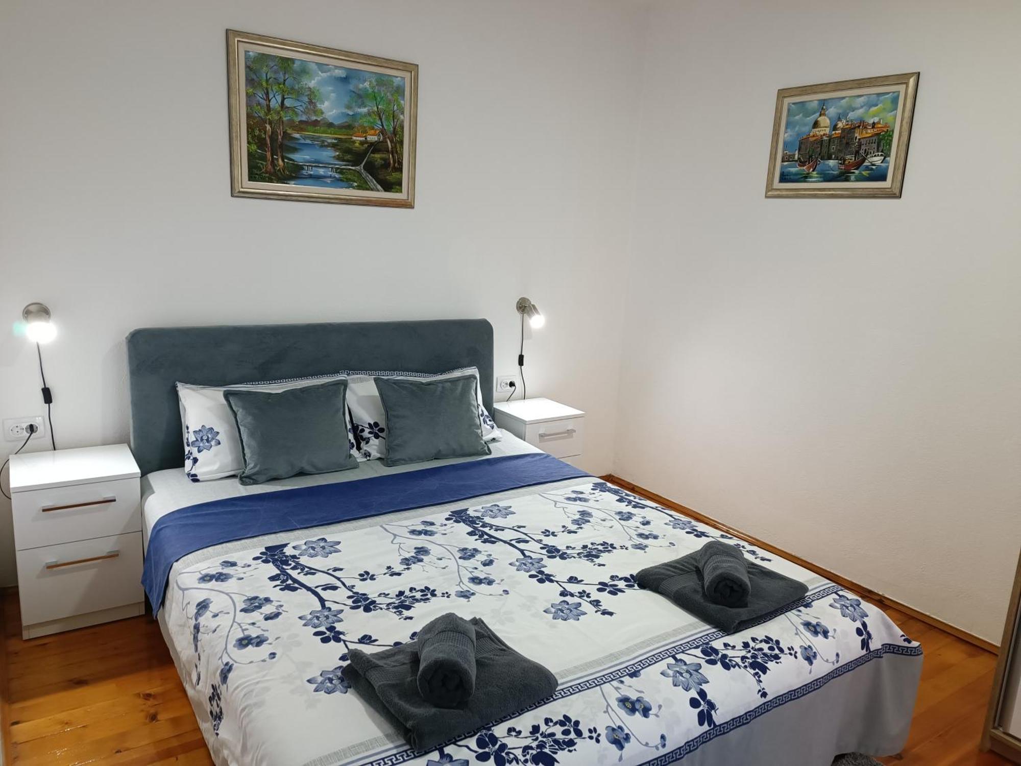Entire House Floor - 2-Bedroom Cozy & Peaceful Apartment Podgoriţa Exterior foto