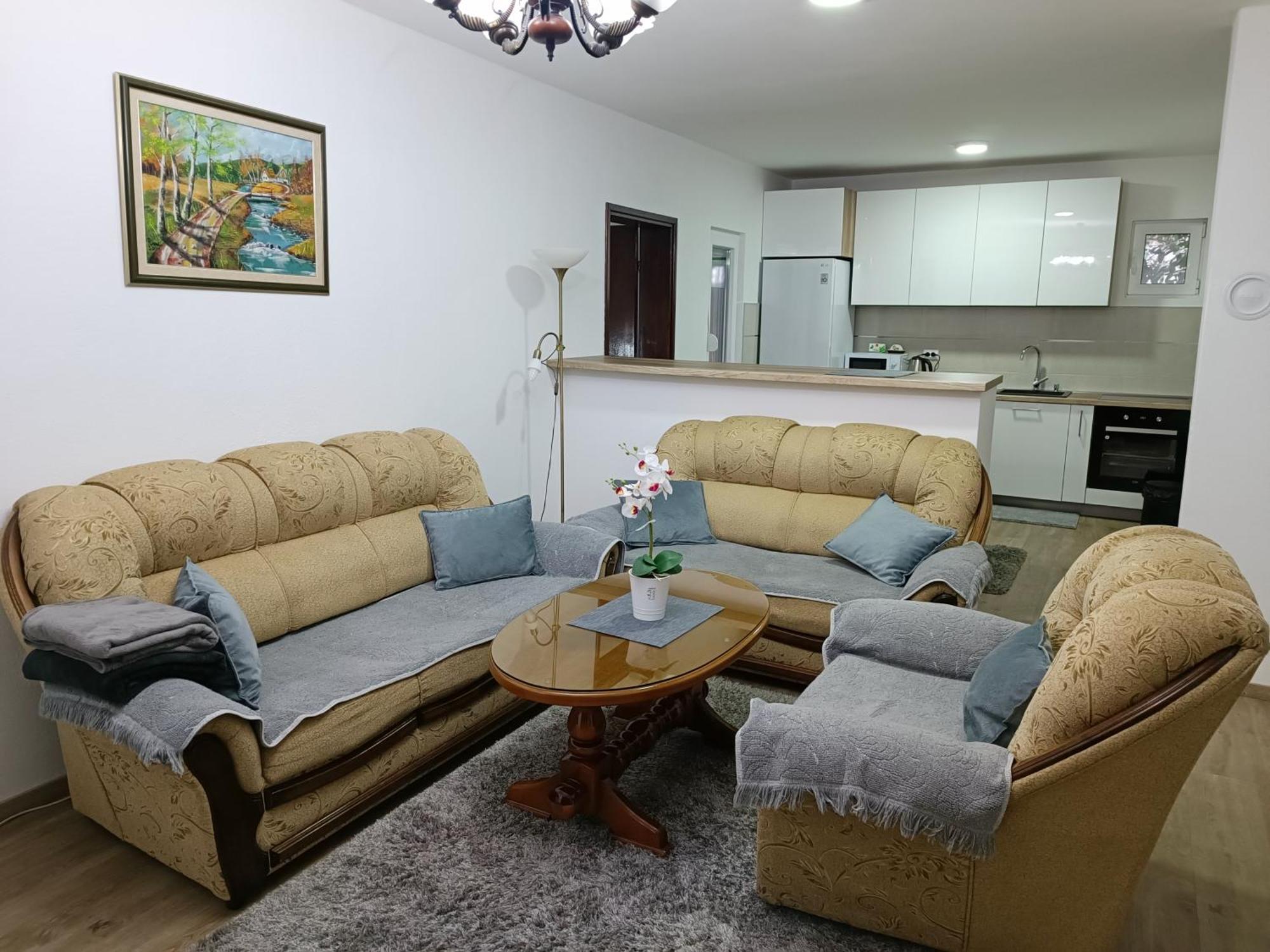 Entire House Floor - 2-Bedroom Cozy & Peaceful Apartment Podgoriţa Exterior foto