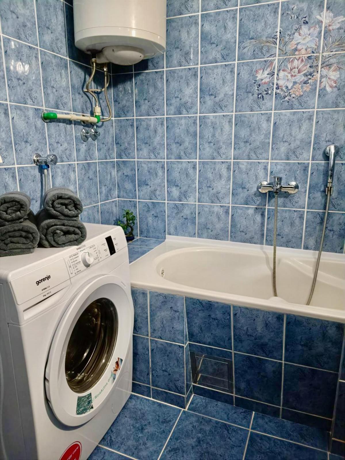 Entire House Floor - 2-Bedroom Cozy & Peaceful Apartment Podgoriţa Exterior foto