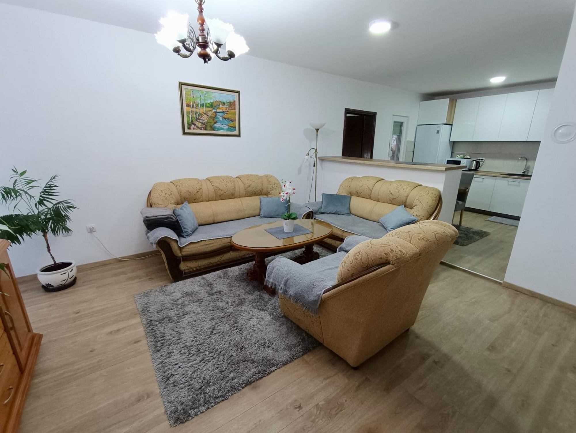 Entire House Floor - 2-Bedroom Cozy & Peaceful Apartment Podgoriţa Exterior foto