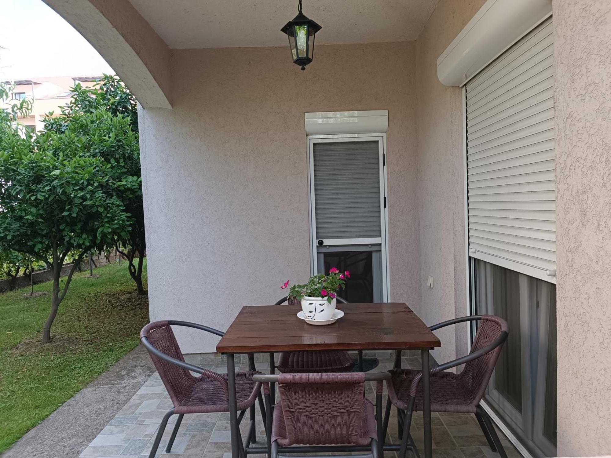 Entire House Floor - 2-Bedroom Cozy & Peaceful Apartment Podgoriţa Exterior foto